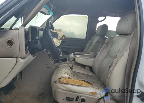 2004 Chevrolet Tahoe C1500 z USA, uszkodzony, nr VIN 1GNEC13ZX4J127939